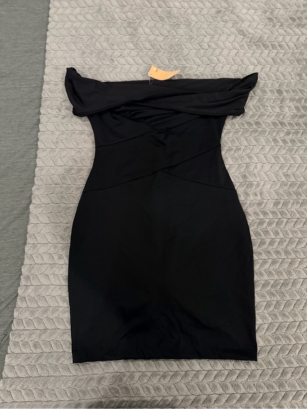 Off-Shoulder Black One-Shoulder Bodycon Dress
